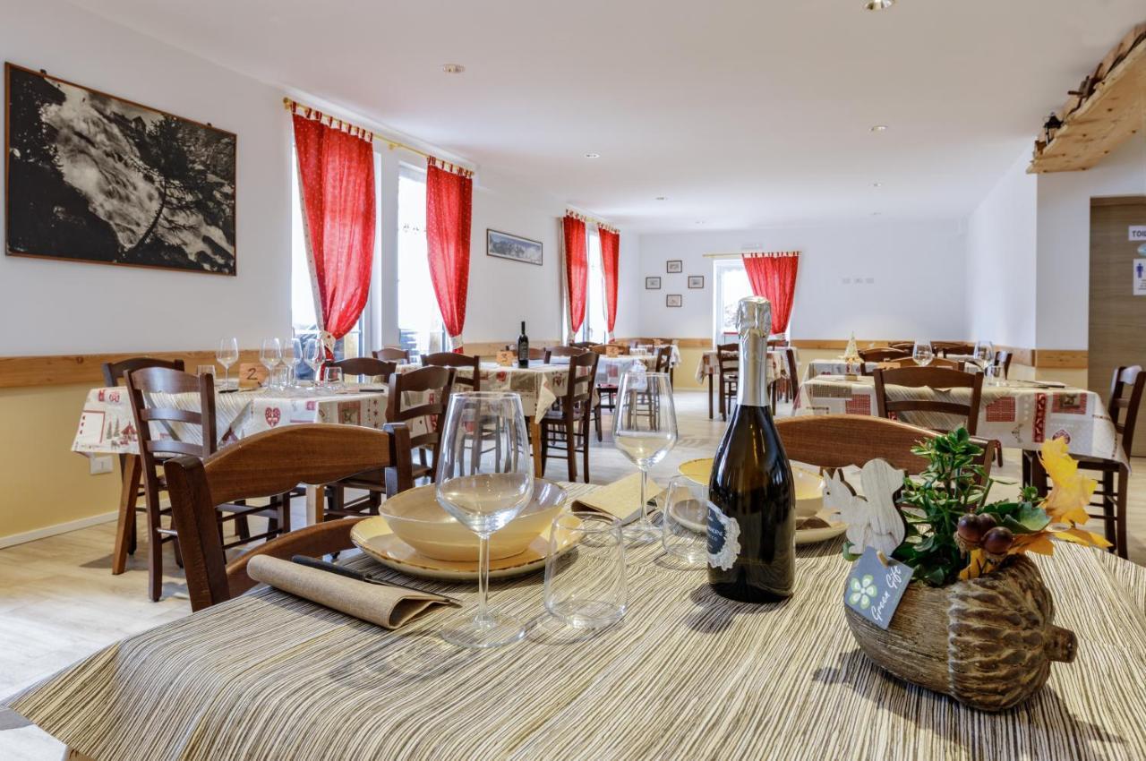 Albergo Ristorante Le Alpi La Frua ภายนอก รูปภาพ