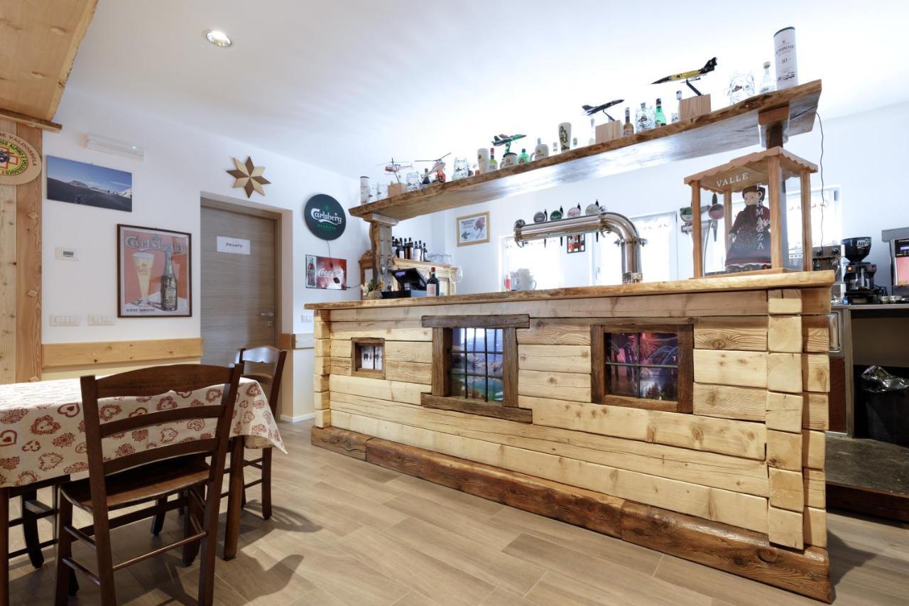 Albergo Ristorante Le Alpi La Frua ภายนอก รูปภาพ